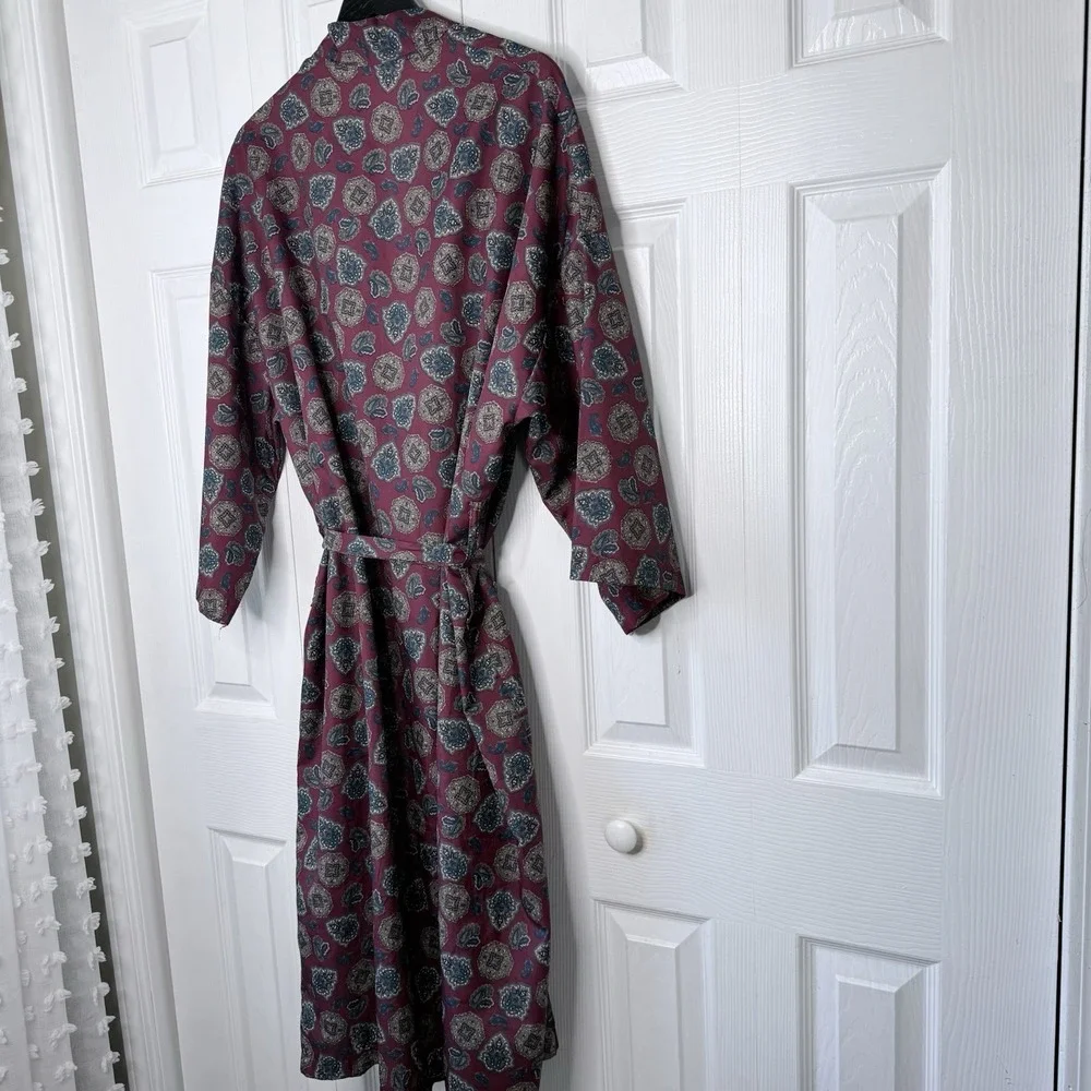 VTG Bill Blass Robe Mens One Size Burgundy Medallion Paisley Satin Lounge USA OS